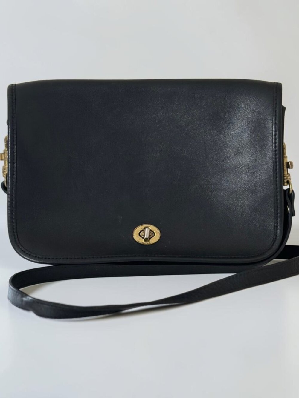 Hunt Club Vintage Black Leather Messenger Bag – Removable Strap - Excellent